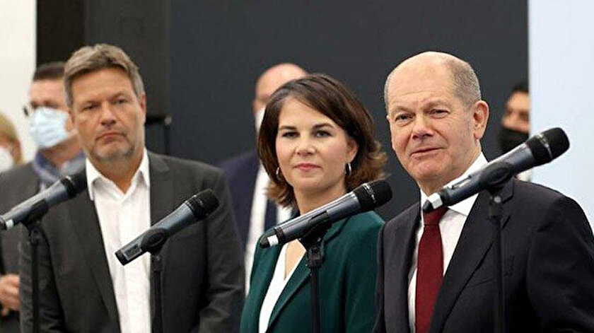 Almanyada Merkel dönemi resmen bitti: Yeni koalisyon kuruldu