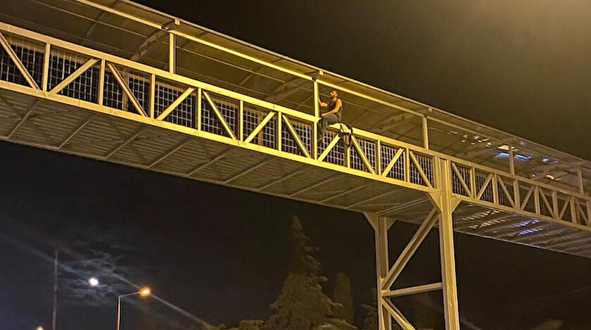 Sigara istediği Çinliyi ters baktı diye bıçaklamış