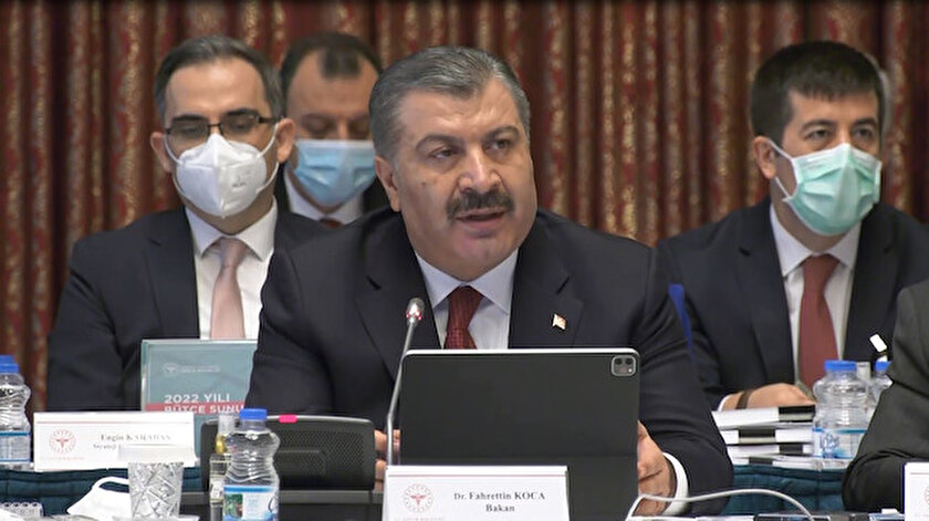 Bakan Koca aşı müjdesini küçümseyen muhalefete sitem etti: Sevinmenizi beklerdim üzülüyorsunuz