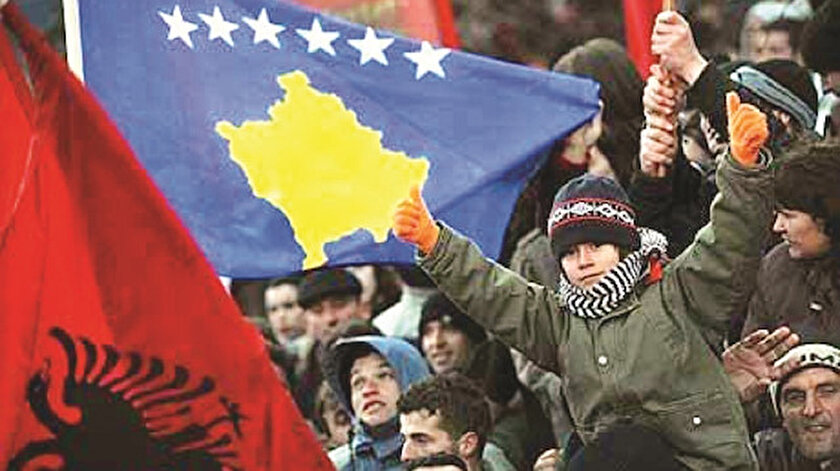 Arnavutluk Kosova ile birleşiyor