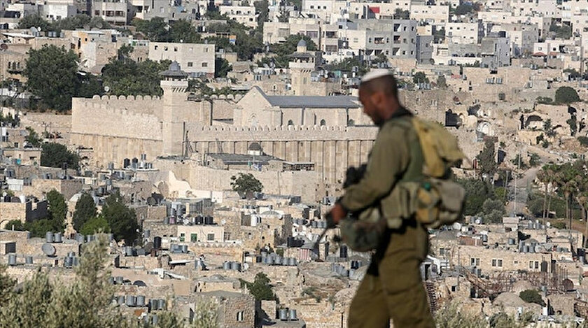 İşgalci İsrail güçleri camii avlusunda Filistinlilere saldırdı
