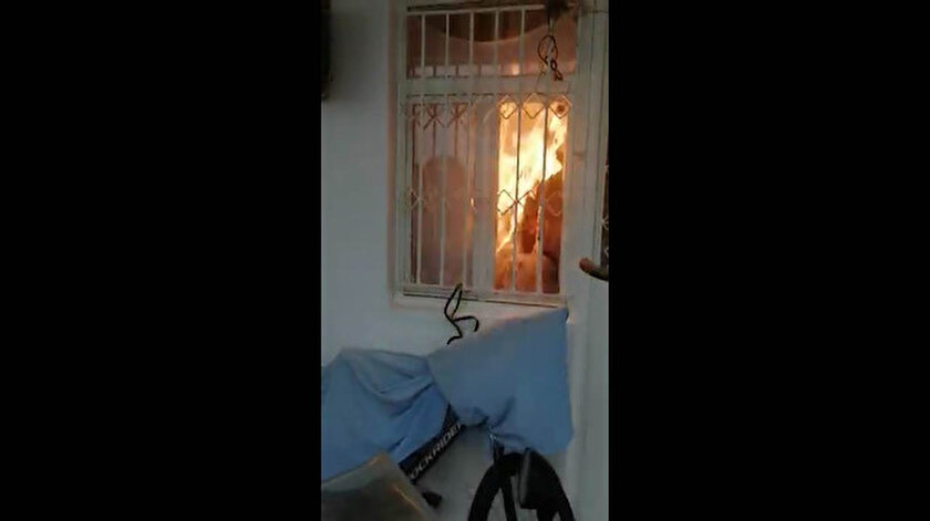 Muğlada korku dolu anlar: Kendini ve annesini evde diri diri yakmaya çalıştı