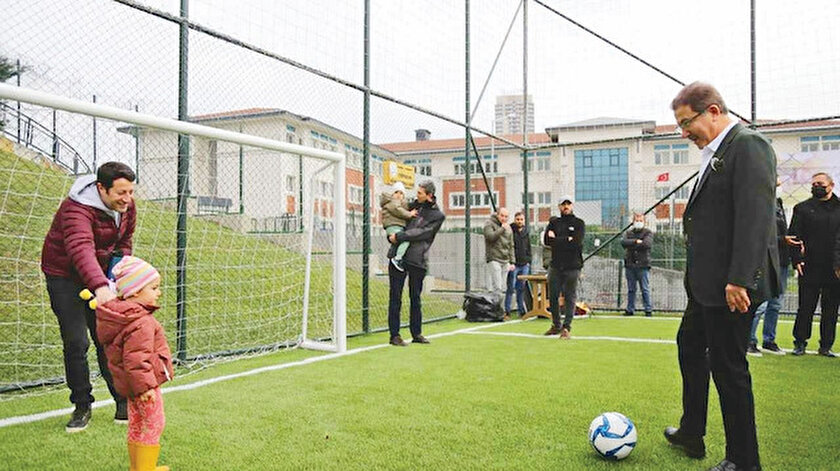 İstanbul haber: Finanskent halı sahası açıldı