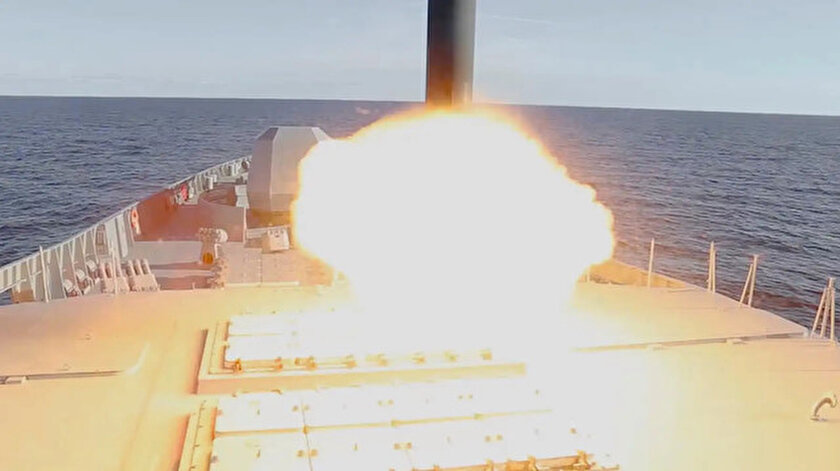 Rusya savaş gemisinden fırlattı: Sesten 9 kat daha hızlı