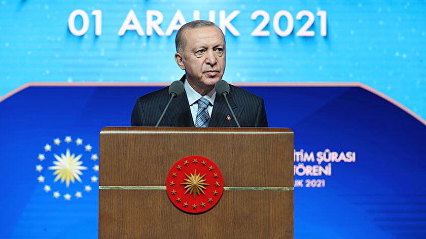 Cumhurbaşkanı Erdoğan Milli Eğitim Şurasında müjdeleri bir bir sıraladı: Sözleşmeli öğretmen ile kadrolu öğretmen ayrımını kaldırıyoruz