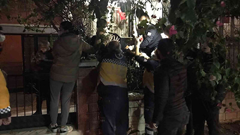 Aydında feci ölüm: Altıncı kattan düşerek demir korkuluklara saplandı