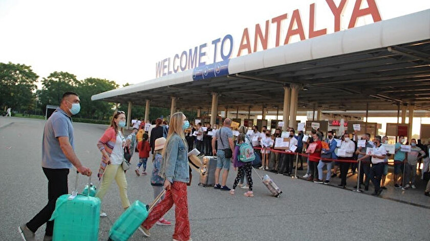 Antalyaya turist akını: Geçen yıla göre iki kat arttı