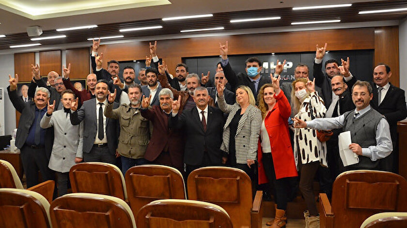 İYİ Partiden kopuşlar sürüyor: MHPye geçtiler