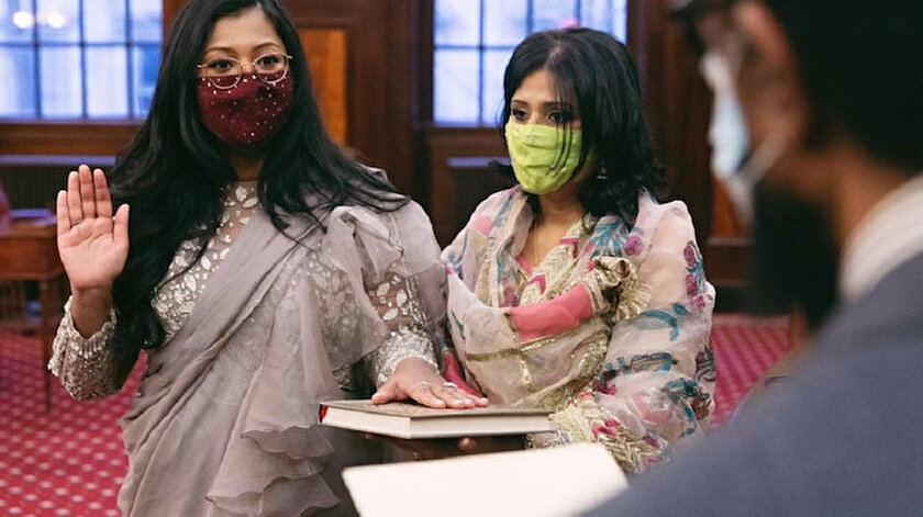 New York Meclis üyesi Hanif görevine Kurana el basarak başladı
