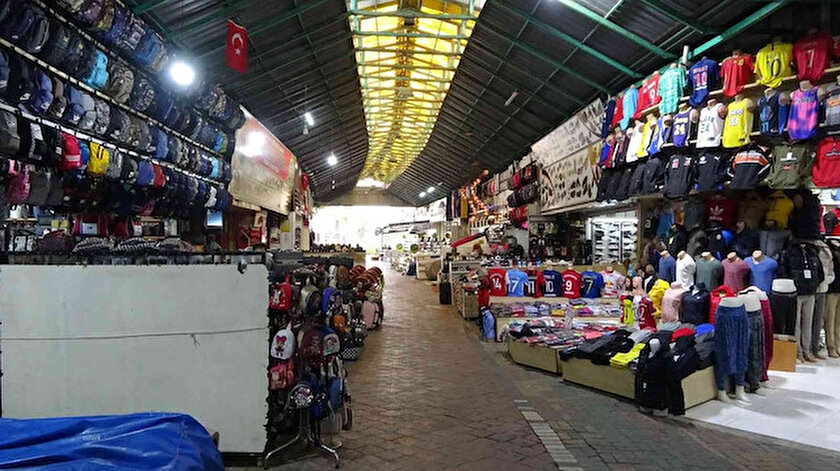 Cansız mankeni bile soyan hırsızlar yakalandı
