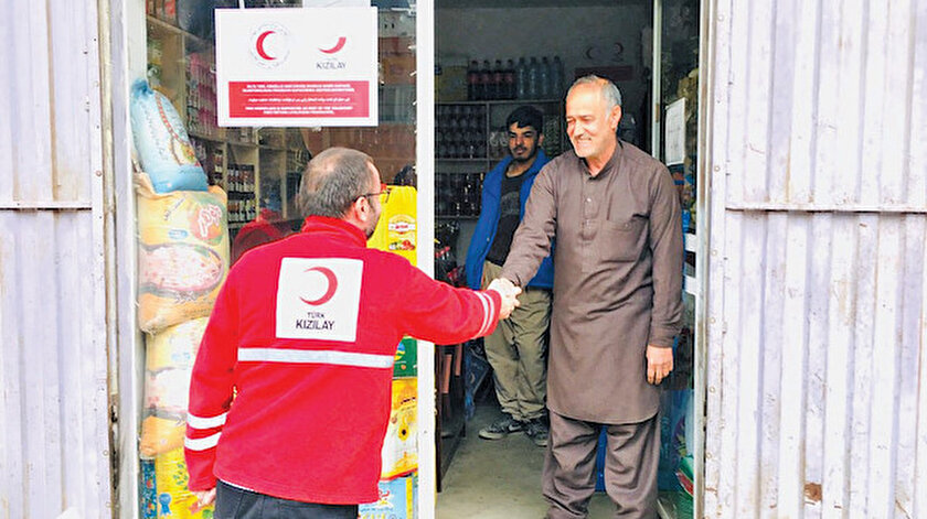 Afganistana dönene yeni hayat: Kızılay ülkelerine dönen Afganlara iş imkanı sağlıyor