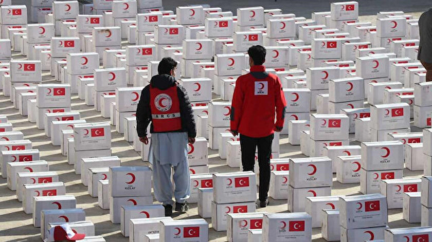 Türk Kızılayından Pakistandaki Arakanlı göçmenlere eğitim malzemesi yardımı