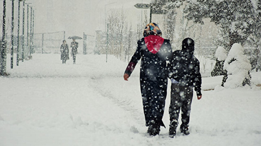 Meteorolojiden Doğu ve Batı Karadenizde kuvvetli kar uyarısı