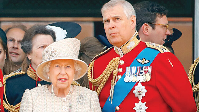 Kraliçe Elizabethin 70. yıl krizi: Prens Andrewün adının geçtiği skandal yüzünden zor günler geçiriyor ​