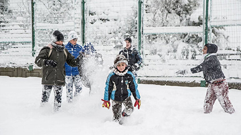 İstanbulda yarın okullar tatil olacak mı? 18 Ocak Salı günü İstanbulda kar tatili açıklaması geldi mi?