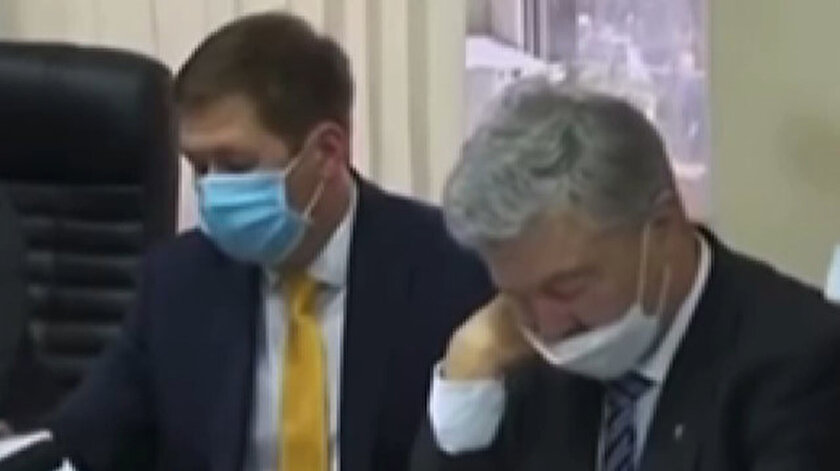 Ukrayna’nın eski Devlet Başkanı Poroşenko duruşmada uyuyakaldı