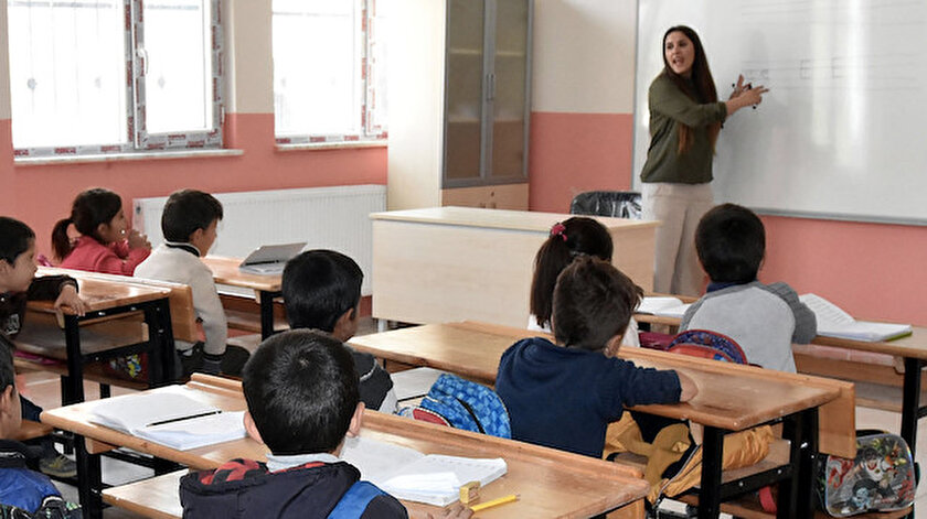İstanbulda sabahçı, öğlenci öğrencilere karneler kaçta verilecek?