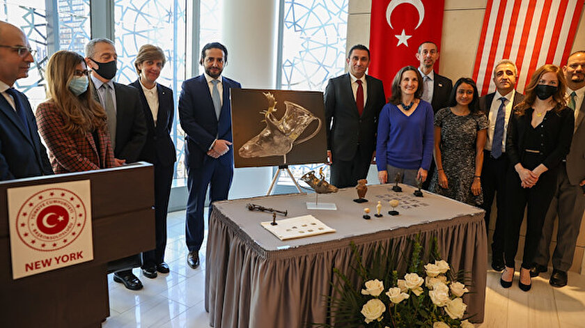 ABDli milyarderin koleksiyonundaki 14 Anadolu kökenli eser Türk konsolosluğuna teslim edildi