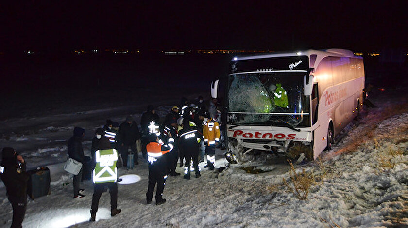 Aksarayda yolcu otobüsü şarampole düştü: 4 yaralı