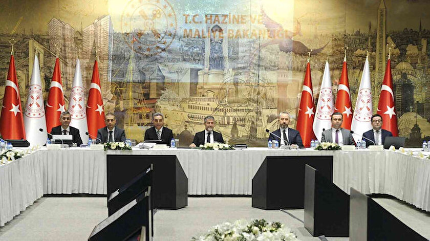 Bakan Nebati ekonomistleri ağırladı: Şirketlerin 10 milyar dolar döviz bozdurma planları var