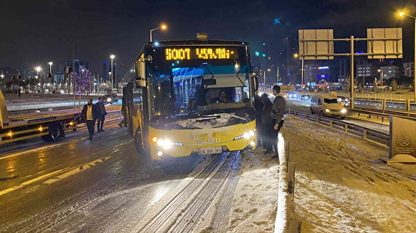 İETT otobüslerinde kış lastiği yok bu yüzden yolda kalıyorlar