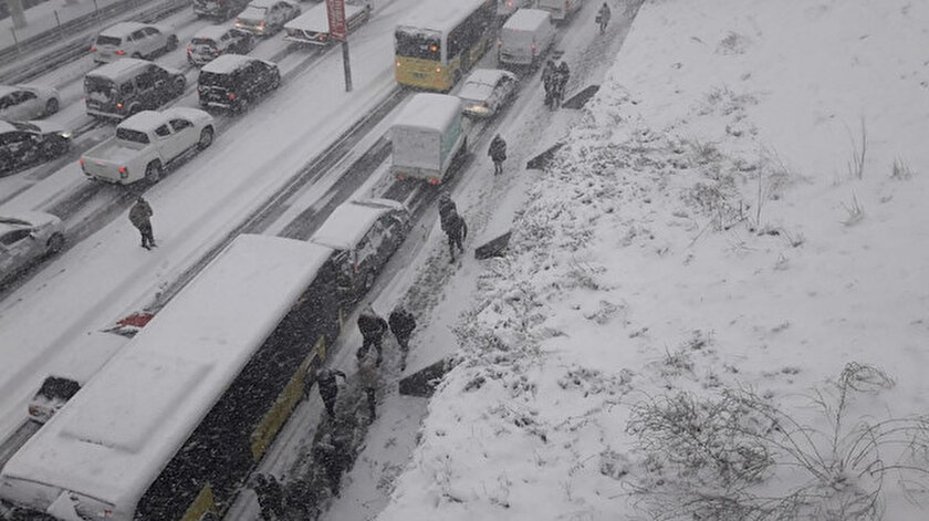 İstanbulda otogarlardan çıkışlar yarın 08.00e kadar durduruldu