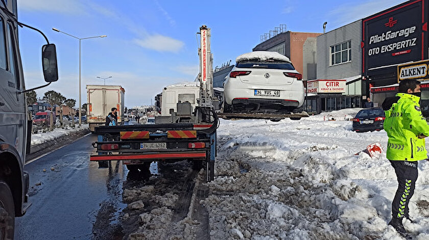Günlerdir kapalı olan Hadımköy yolu trafiğe açıldı