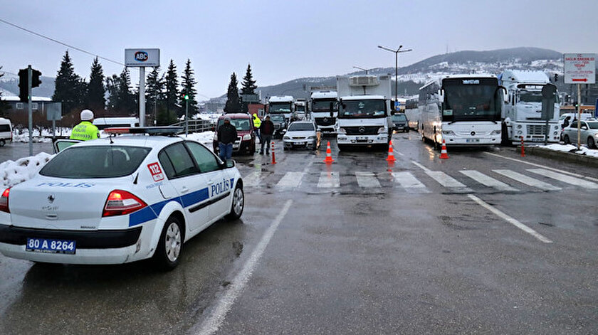 Yoğun kar yağışı sonrası TAG Otoyolunun Gaziantep yönü ulaşıma kapatıldı