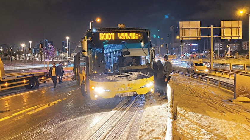 Yolu belediye kapatmış