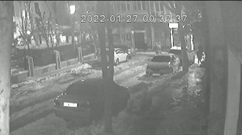 Şafak Mahmutyazıcıoğluna silahlı saldırı sırasında restoran kapısı önünde yaşananlar kamerada