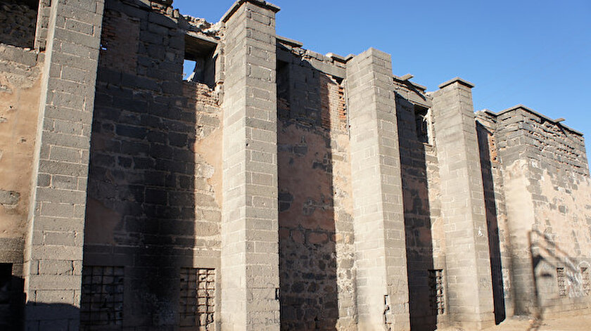 Diyarbakır'da 500 yıllık Surp Sargis Ermeni Kilisesi restore edilecek -  Yeni Şafak