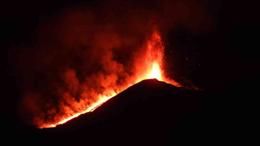 Etna yeniden uyandı: Kırmızı kod verildi