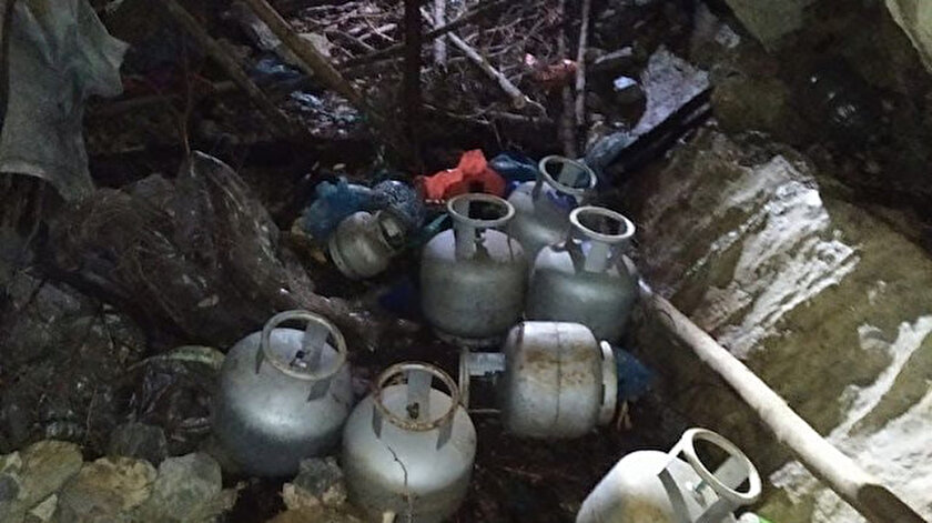 Amanos Dağlarında PKKlı teröristlere ait yaşam malzemeleri ele geçirildi