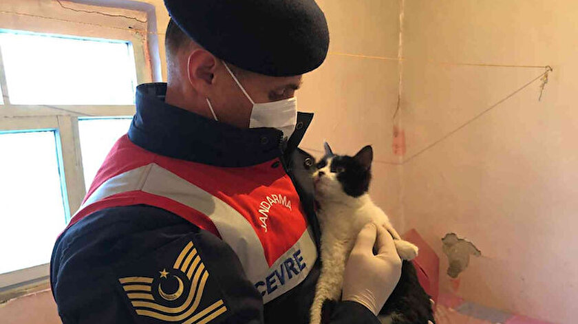 Jandarma ekipleri yürekleri ısıttı