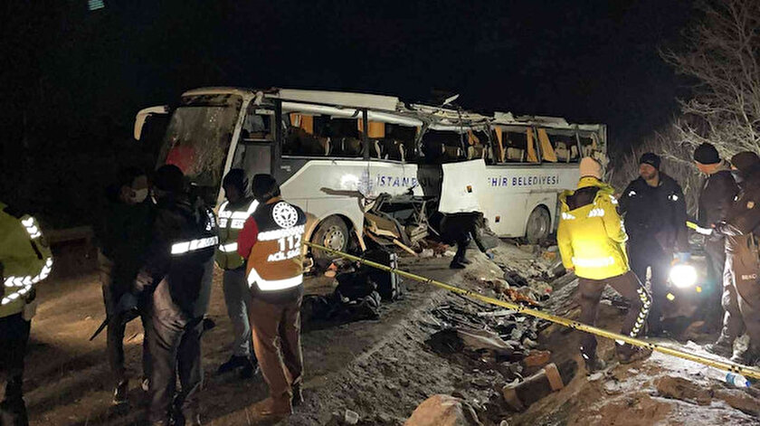 Çankırıda otobüs devrildi: Çok sayıda ölü ve yaralı var