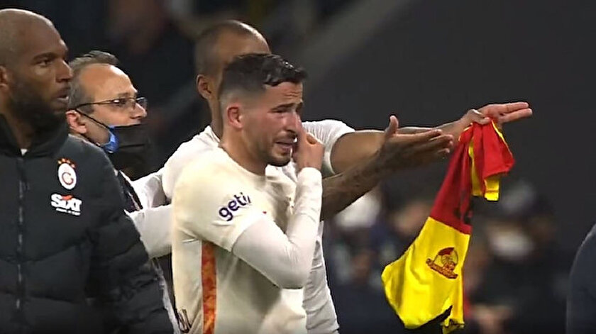 Göztepe-Galatasaray maçında duygusal anlar: Son düdük sonrasında gözyaşlarına hakim olamadı