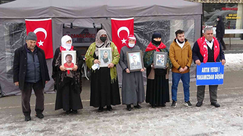 Muş haberleri: Annelerin mutlu günü: PKKdan kaçan iki terörist teslim oldu