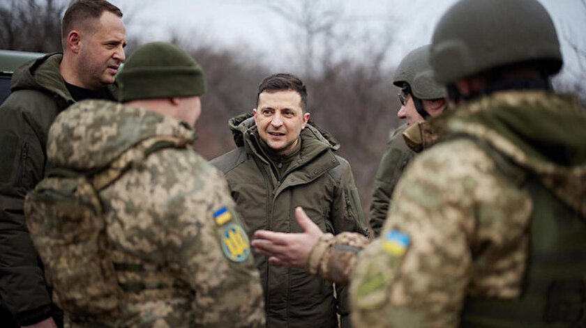 Ukrayna Devlet Başkanı Zelenski'den yeni açıklama: Ben buradayım, silahları  bırakmayacağız - Yeni Şafak