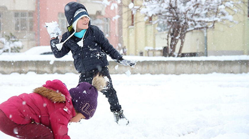 Son dakika kar tatili olan iller: Sakaryada yarın okullar tatil mi? Cevdet Atay tatil açıklama