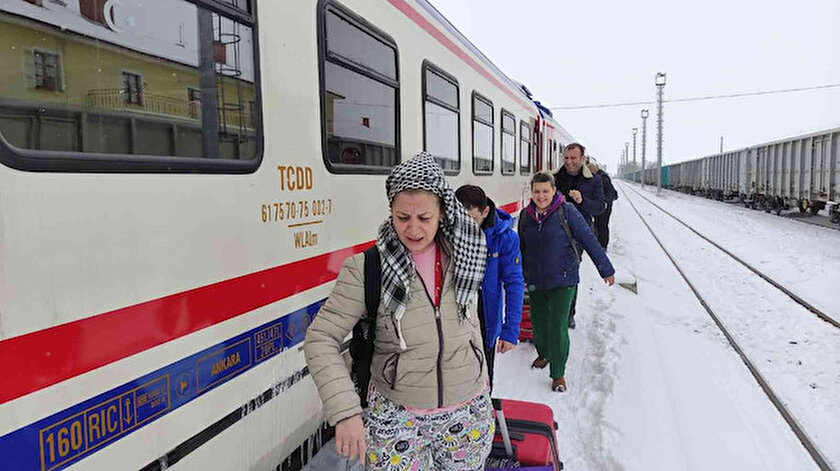 Doğu Ekspresine çığ engeli: Yolcular karayolu ile Kars’a götürüldü