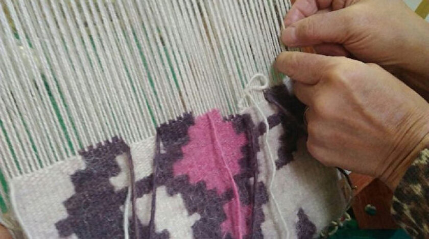 Asırlık kilim dokumacılığı kadınların elinde yeniden hayat buldu