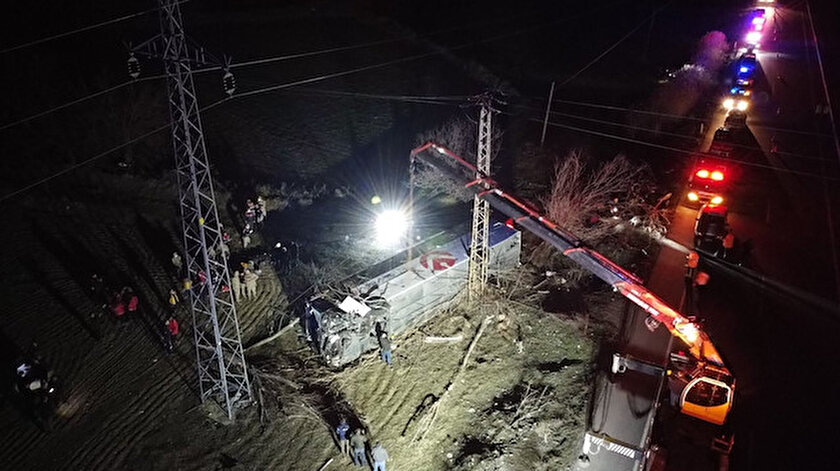 Erzincan-Erzurum karayolunda feci kaza: 1 ölü, 33 yaralı