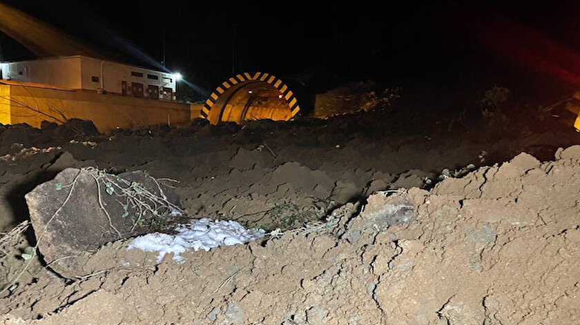Bolu Dağı Tüneli girişinde heyelan: Yol trafiğe kapatıldı