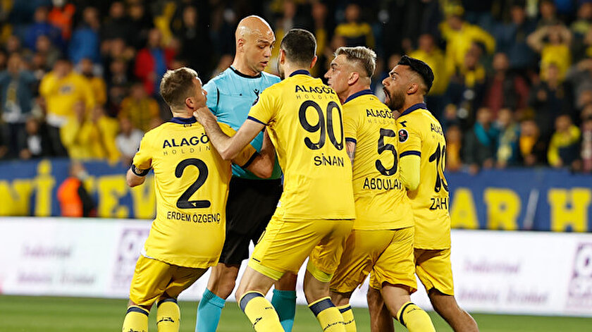 1. Ligde skandalın eşiğinden dönüldü: Önce aut, sonra gol kararı