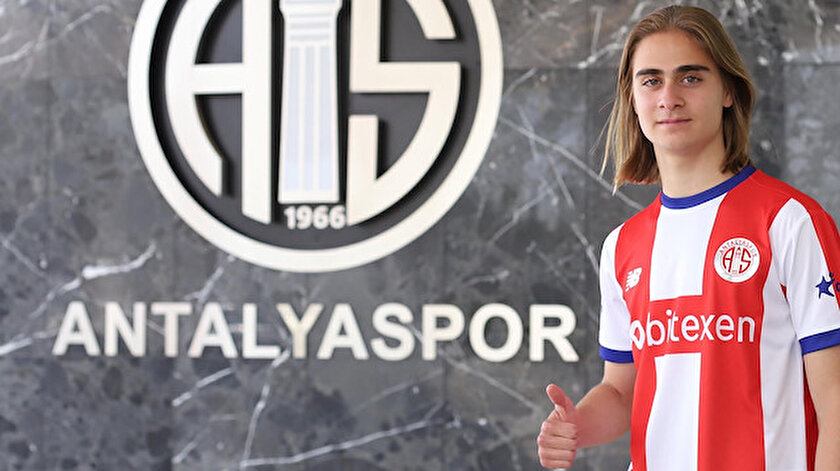 Antalyaspor genç futbolcuyla sözleşme imzaladı
