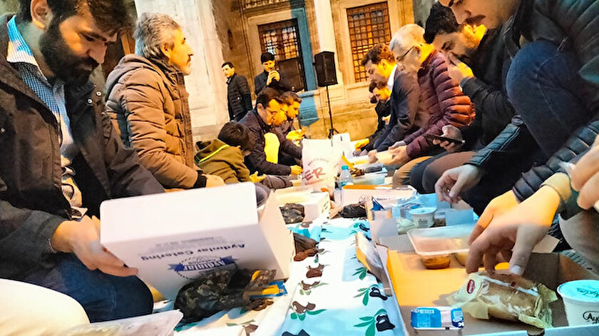 YediHilal Derneğinden Medine usulü iftar: Tevazu iftarı