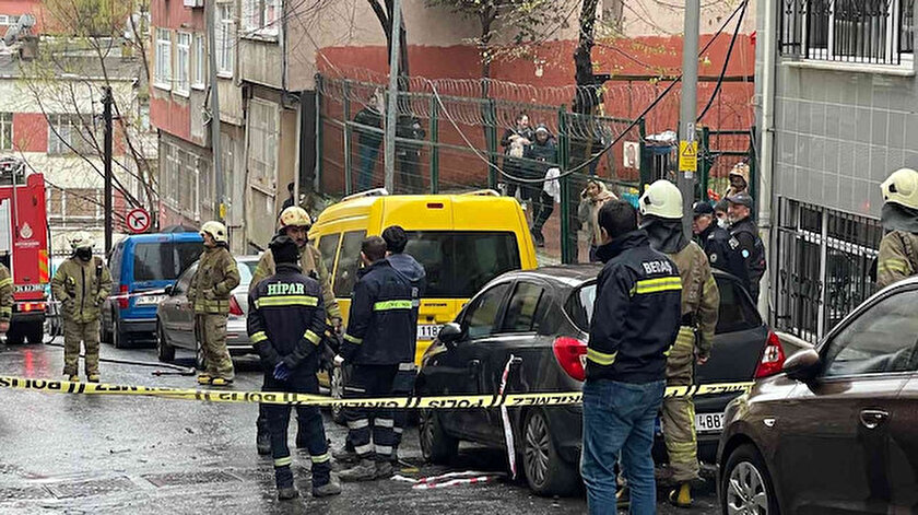 Beyoğlu’nda yeraltı kablolarında patlama: Bir bina tahliye ediliyor