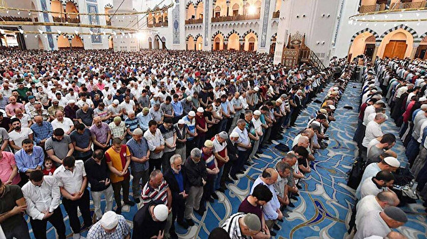 ANKARA BAYRAM NAMAZI SAATİ: 2 Mayıs Ankarada Ramazan Bayramı Saat Kaçta Kılınacak? (Diyanet)