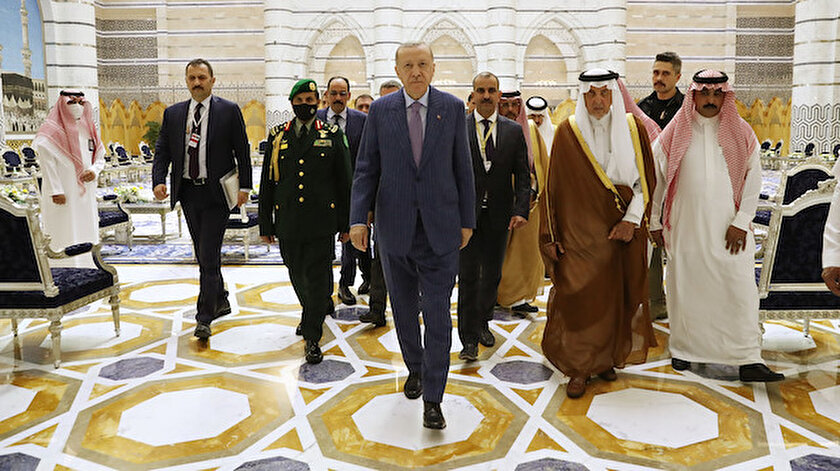 Cumhurbaşkanı Erdoğanın Suudi Arabistanda kaldığı odada 1453 detayı