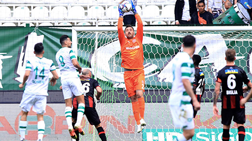 Konyaspor 3 dakikada yıkıldı